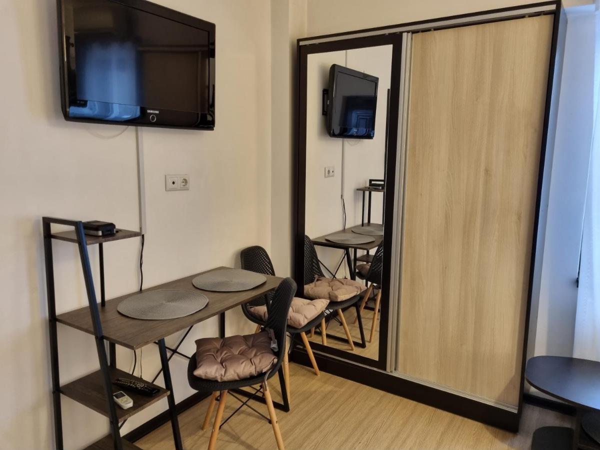 Central & Comfy, Peaceful Apt In Iasi Buitenkant foto