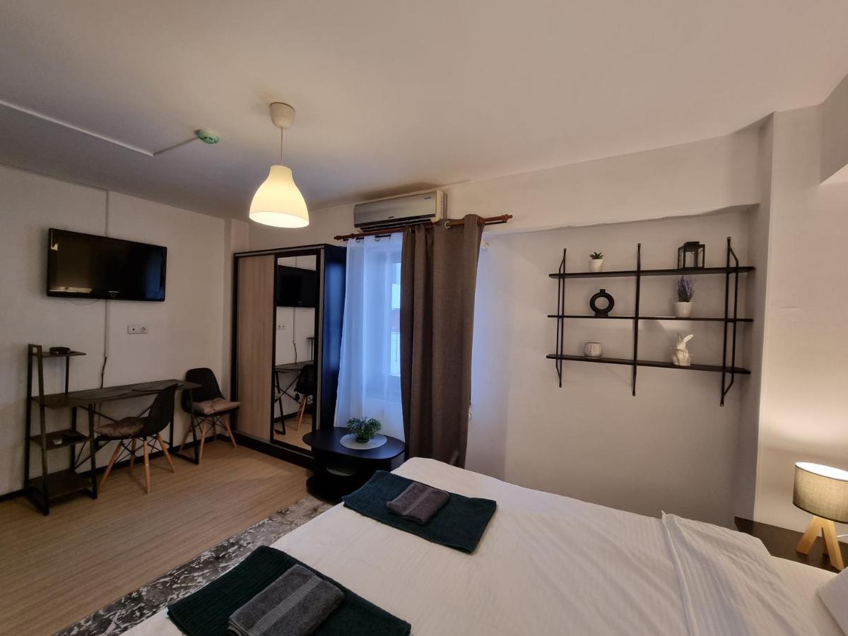 Central & Comfy, Peaceful Apt In Iasi Buitenkant foto